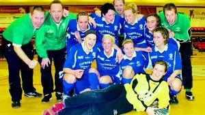 Vinnare igen. Enebys fotbolldamer trivs i Mässhallen och framförallt då i KFUM Trix fotbollscup. För andra året i rad vann man nämligen finalen med 3-1 över nyblivna division 1-laget Saltängen.  								            Foto: Titti Olovsson