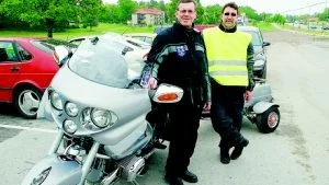 Assar Bergman och Volker Perro var två av de totalt nio Finspångsbor som på tisdagen gav sig iväg till Italien på sina motorcyklar. Foto: Johan Gustafsson