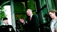 Nya såpan, tycker "Owe",  om Bildt och de andra i Rosenbad. Foto: Scanpix