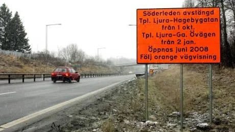Nu utökas avstängningen av Söderleden. Efter avfarten mot Gamla Övägen går det inte längre att komma fram på Söderleden. Att stänga av vägen ger kortare ombyggnadstid. Foto: Titti Olovsson