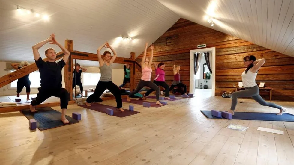 Yogamarathon i Öjebyn i AnamCaras lokaler. Här under ledaren Vivanne Sundberg.