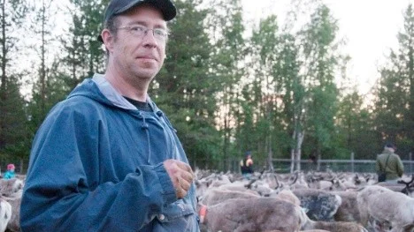 Västra Kikkejaur sameby har nått en uppgörelse med biltestföretaget Continental Teves och tänker prova andra vägar för att flytta renarna när bilbanorna byggs ut. Ordförande Jörgen Persson vill inte avslöja uppgörelsens innehåll.