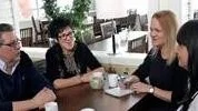 Goda konkurrenter. Peter Byrnes chefskock Hornavan Hotell, Eva Karlberg hotellchef på Lyktan, Veronica Fjellström hotellchef Silverhatten och Hornavan Hotells tillförordnade hotellchef Karin Jakobsson smider planer för sommaren i Arjeplog. "Vi kompletterar varandra på ett bra sätt" tycker Eva Karlberg.