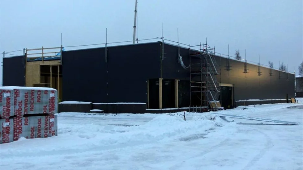 Ica-bygget på Lekentomten går enligt planerna. Väggarna kom snabbt på plats, men invändigt är det mycket kvar. Butiken väntas öppna i september.