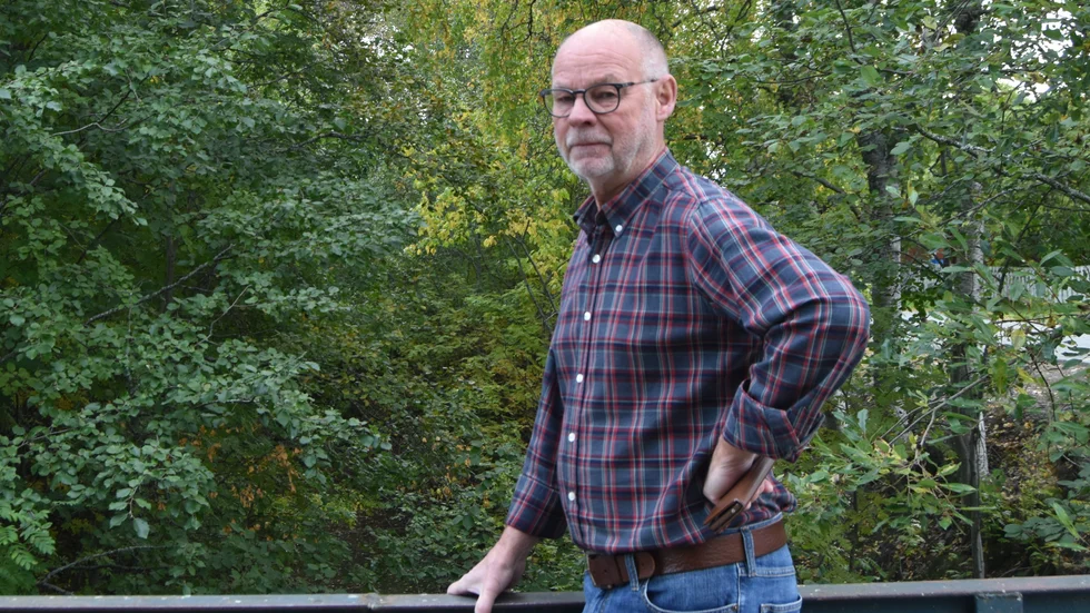 Bert Lind kämpar för att södra sidan av kanalen i Byske ska rensas från sly: ”Det är väldigt frustrerande eftersom kommunen är till för medborgarna och de borde vara rädd om hur det ser ut runtom i kommunen.”