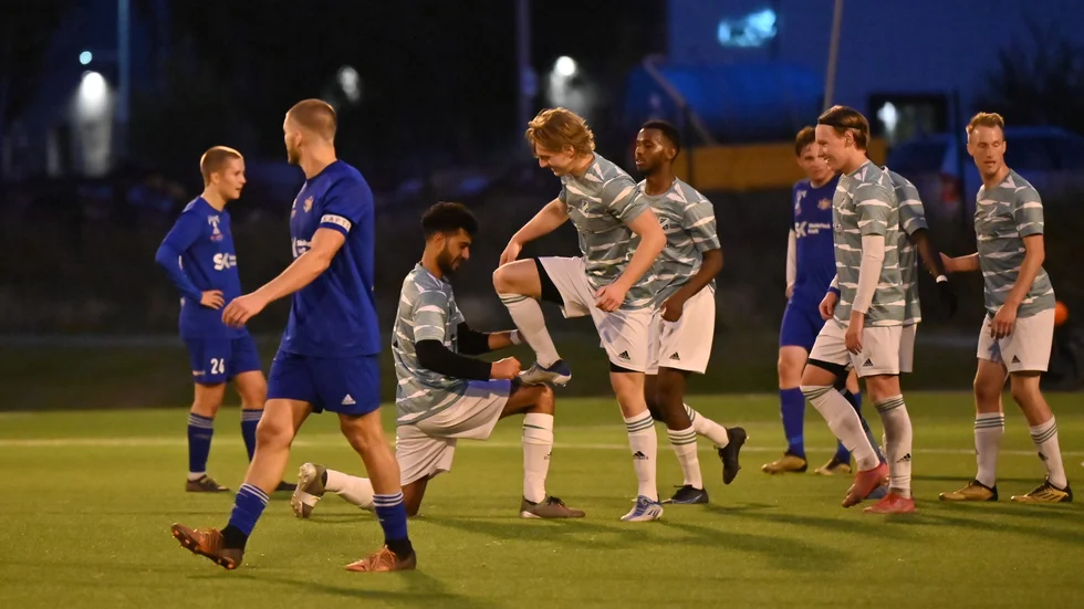 Mathias Hedmark Dackenberg spelade en stor roll när Morön kunde vinna det prestigefyllda derbyt på Sörvalla. De besegrade Sunnanå med 2–1.
