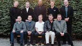 Tio förhoppningsfulla coacher träffades i Stockholm i går när Basketligan hade sin årliga pressupptakt. 
FOTO: PRESSENS BILD