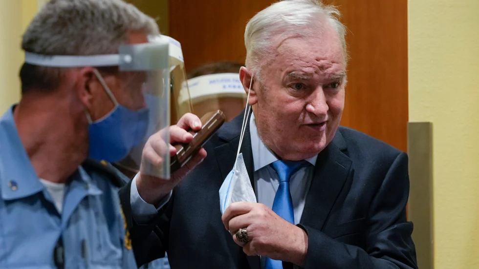 Ratko Mladic vid FN:s krigsförbrytartribunal i Haag 2021, då domare slog fast att hans livstidsdom står fast.