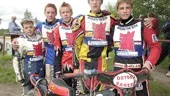 Vargarnas knattelag (80cc) kämpar för fullt i Mellersta Alliansen för att nå RMfinalen i Målilla i höst. Här ses laget med från vänster Marcus Andersson, John Larsson, Billy Forsberg, Kristoffer Mattsson och Viktor Bergström.
FOTO: MARTIN ROTH