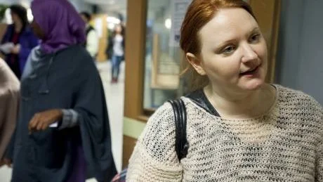 Sara Mühling, projektledare på Rädda barnen, tycker det är viktigt att möta barn och ungdomar på deras egen arena.