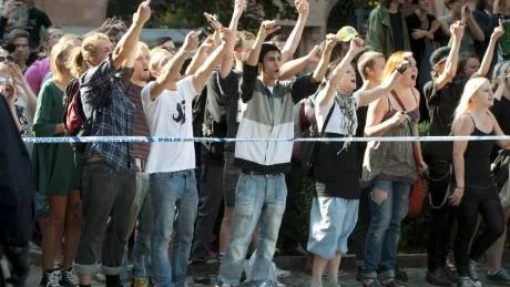 Motdemonstranterna på Tyska Torget i lördags skrek och väsnades för att talaren från SD inte skulle höras. Det var dumt gjort av flera skäl, enligt Widar Andersson. Foto: Robert Svensson