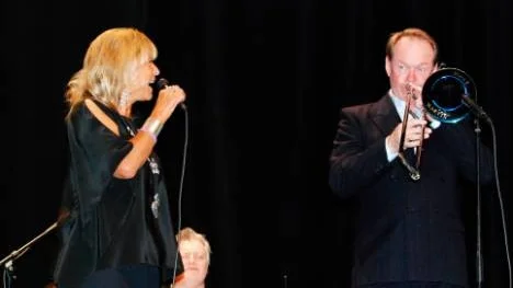 Lill-Babs och Ulf Johansson -Werre skojade med varandra kvällen igenom.
- Sju minusgrader och en meter snö ska det vara, minst, sa Ulf, och sjöng  Let it snow.