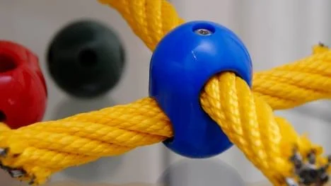 Plastkryssen säljs över hela världen.