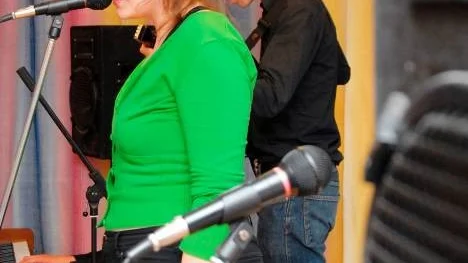 Före detta elever en underhöll också, Sara Brohlin på sång, ackompanjerad av Simon Selsfors på piano och Rasmus Carlsson på bas.