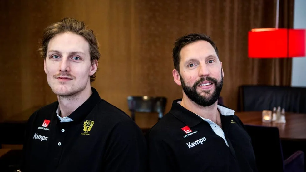 Försvarskungarna. Jesper Nielsen och Tobias Karlsson bildar mittblock i blågult för andra mästerskapet i rad.