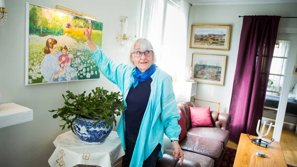 "Jag har målat av bilden. Vi fick uppleva rena Bullerbyidyllen. Det var bekymmersfritt att vara barn på den tiden. Barnen behövde inte ta del av världen som de tvingas göra i dag", säger Elsa Hägglund.