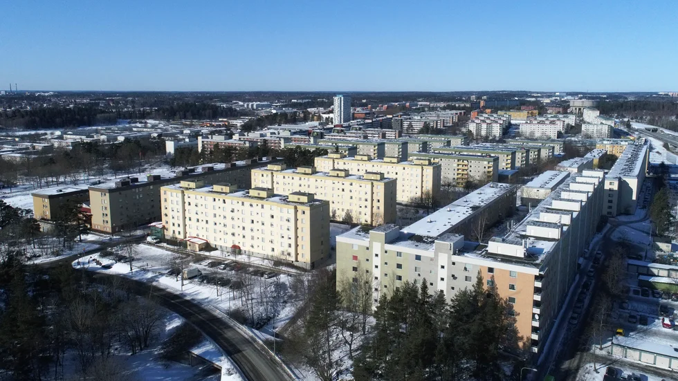 Att köpa en lägenhet kostar idag miljoner – på lång sikt är det inte en hållbar situation för vare sig hushållen eller Sverige. 