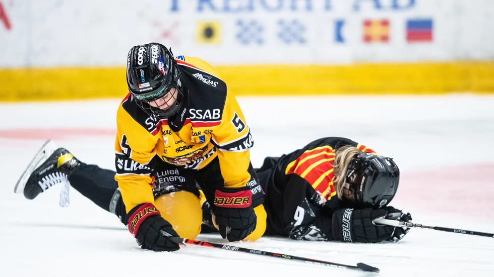 Luleås Johanna Fällman föll tungt borta mot Josefin Bouvengs Brynäs i den andra SM-finalen.
