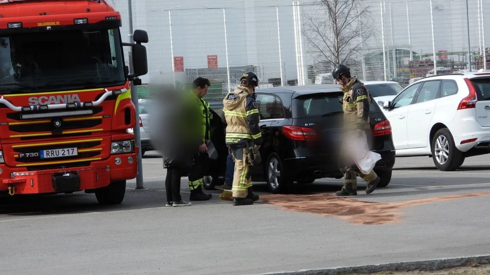 En bilist tankade sin bil för mycket, så räddningstjänsten fick rycka ut.