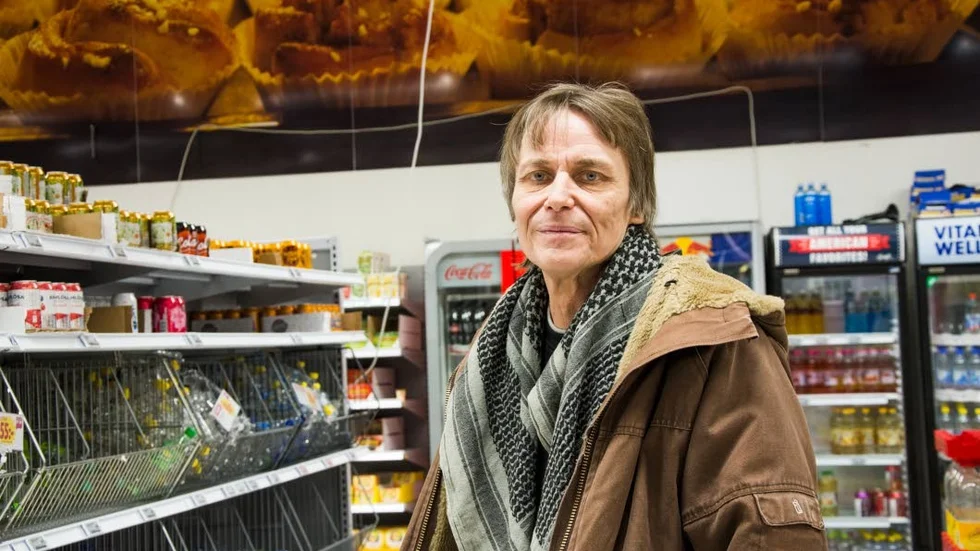 Per Svensson tycker att det känns bra trots att bilderna tas ned. "Bilderna har ju hängt där i 15 år, det är klart att man måste bygga om och modernisera", säger han.