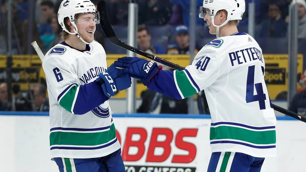 Brock Boeser och Elias Pettersson.