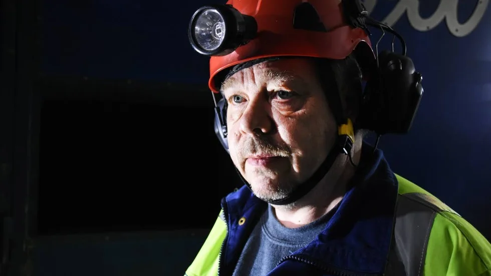 Tomas Johansson har jobbat under jord i över 30 år. "Det är lysen på maskin, så man sitter inte i mörker. Det är ganska trevligt att sitta och filosofera för sig själv och lyssna på någon ljudbok", säger han.