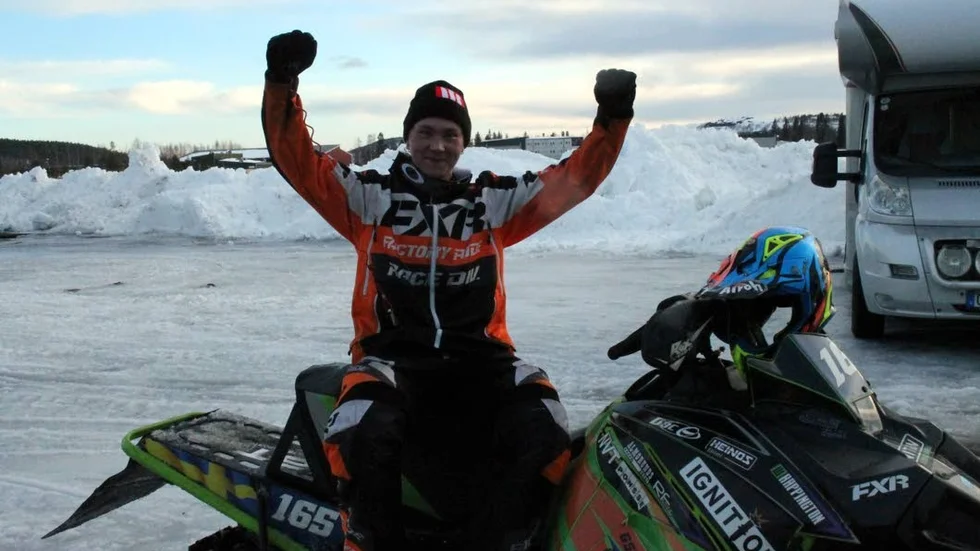 Pär Vikman trivdes på sin favoritbana och tog storslam med sin Arctic Cat.