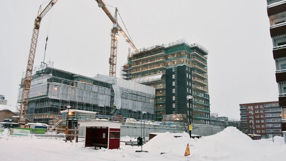 Lägenheterna högre upp har 360 graders vy. Det är först till kvarn principen som gäller på hyresrätterna.