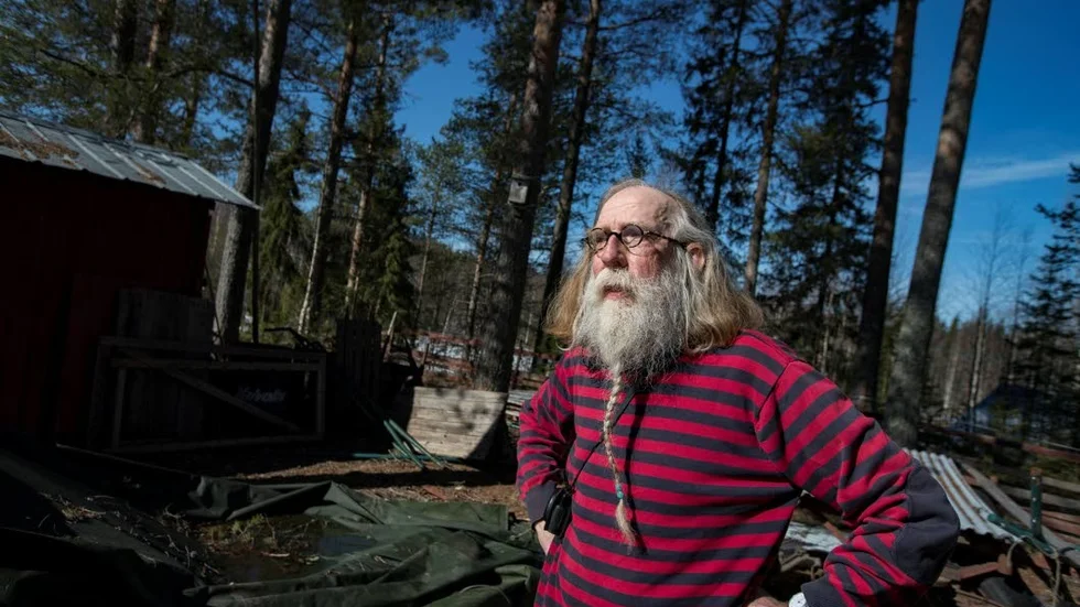 I juni i fjol föll han från hästryggen under en ridtur. Han bröt då ryggen på två ställen och flögs ned till universitetssjukhuset i Umeå där han opererades. Det senaste året har han kämpat för att ta sig tillbaka till ett aktivt och smärtfritt liv.