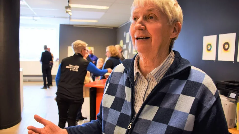 Karin Westergren från Kiruna konstgille var mycket nöjd med vernissaget. Ett 40-tal besökare kunde hon räkna in direkt vid starten.