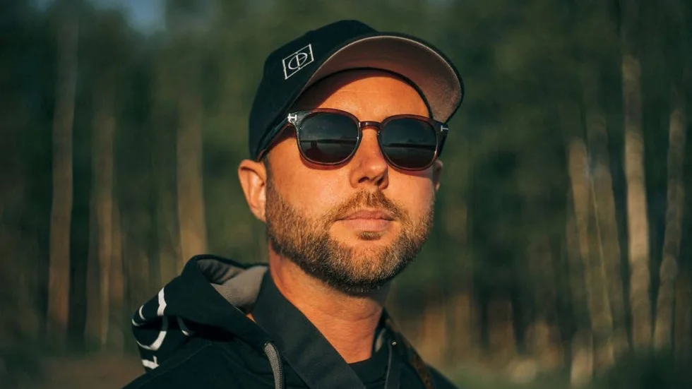 Daniel Holmgren driver sitt företag Cr8 Photo i Luleå. Nu berättar han om sina sommarplaner  - och om björnmötet i Kamlunge.