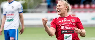 Anfallarens hysteriska målform fortsätter