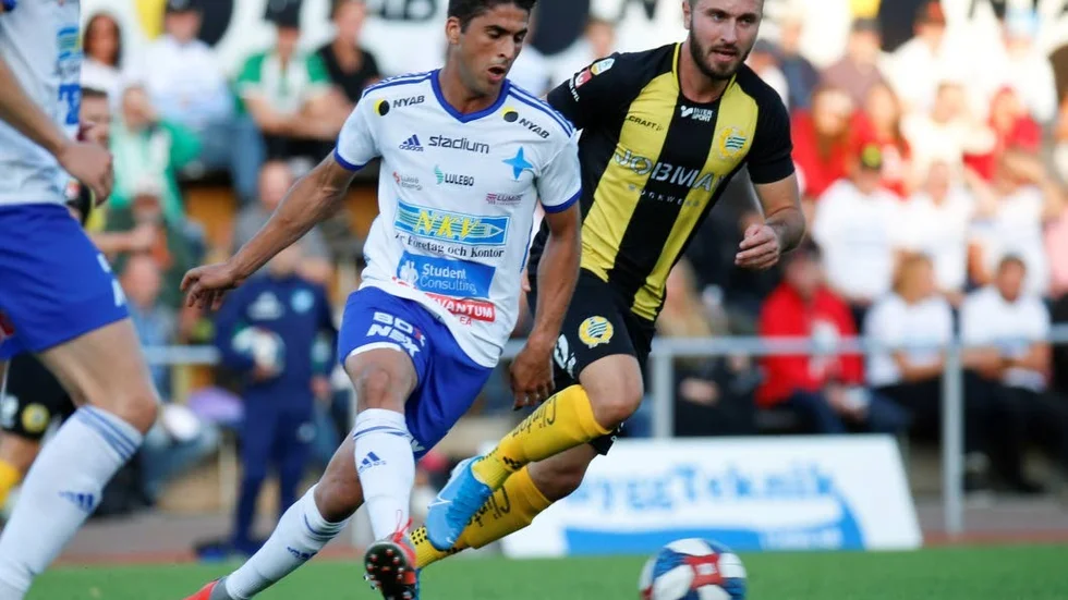 Yassine Assam drar ifrån Muamer Tankovic.