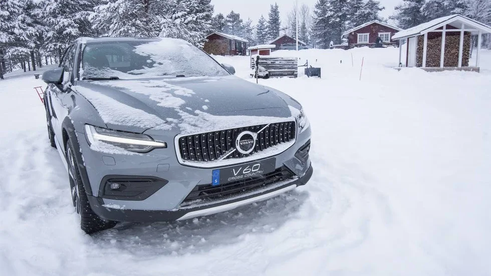 Journalister från hela världen kommer till Gråsjälören i Luleå för att titta på Volvobilar.