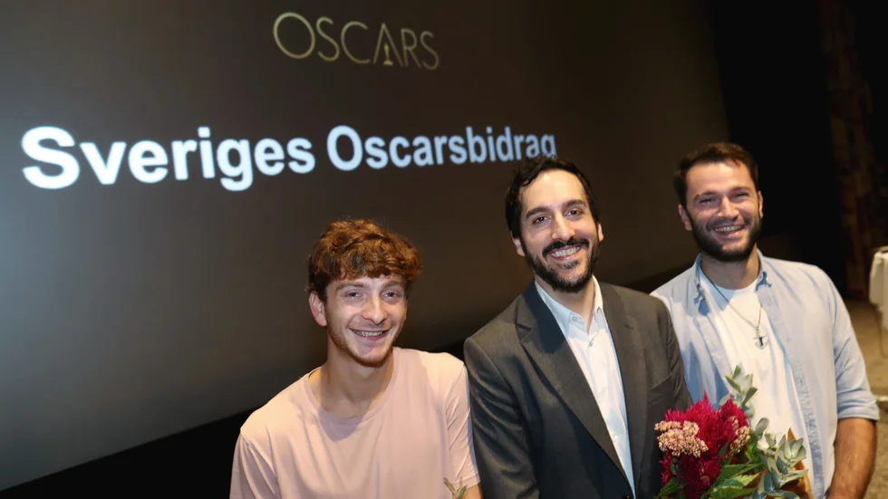 Bachi Valishvili, till höger, tillsammans med Levan Gelbakhiani och Levan Akin under tillkännagivandet av Sveriges Oscarsbidrag "And then we danced".