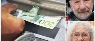 Rusning efter kontanter • Uttagen fördubblades förra veckan: "Jag förstår att folk tar ut pengar"