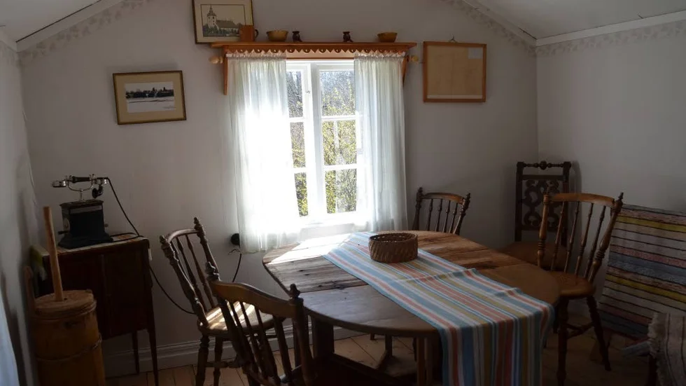 Interiör. Såhär såg det ut inne i backstugan Torsborg. Den stod på Askerums ägor, där det i dag är industriområde i Loftahammar.