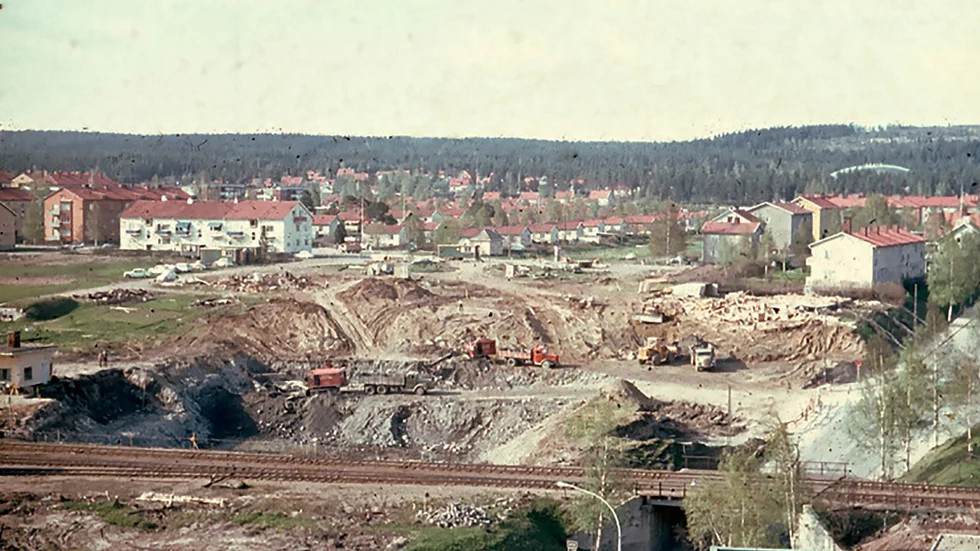 KH Wikström förevigar arbetet med E4. Året är 1967 och datumet är 1 juni.