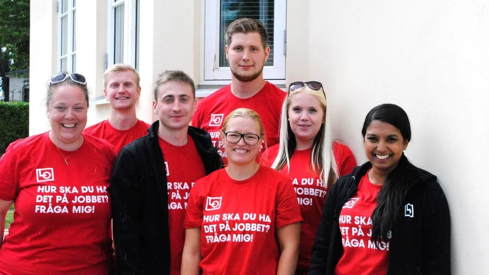 Kampanj. Från vänster, Catrin Alfredsson, Hampus Karlsson, Pontus Franzen, Linus Skyllborg, Martina Palmer, Izabella Johansson och Jessica Danielsson är i Västervik och informerar sommarjobbare.
