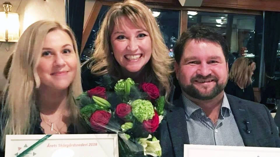 Glada. Laponia rederi fick motta ärofyllt pris.  Från vänster: Johanna Fuhrman, Ulrika Kommes och Johan Söderholm.