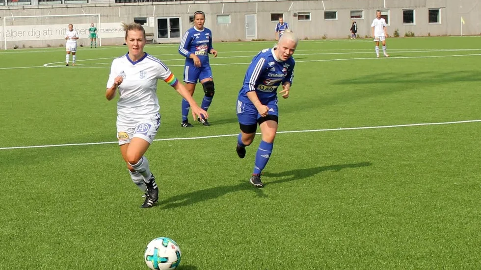 Lovisa Holmbom, som här rusar mot Trångforsmålet, tror fortfarande på serieseger för Storfors.