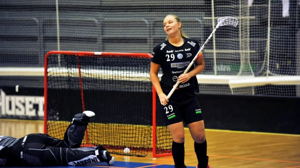 Lagkaptenen Emelie Eliasson stod för inte mindre än fyra av Team Kalix 13 mål när laget tog sin första seger för säsongen.