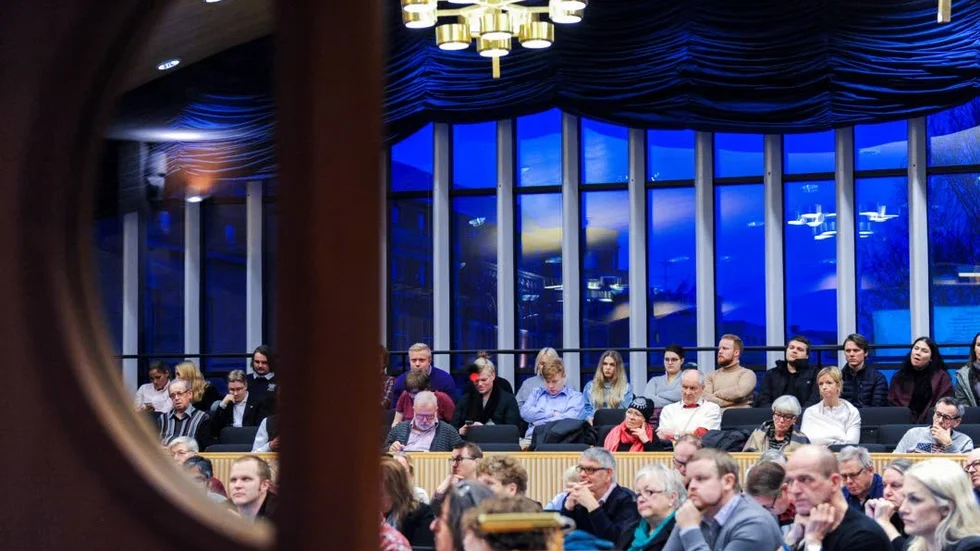 Kommunfullmäktige i Luleå. S räknar med att få igenom besluten med hjälp av hoppande majoritet.