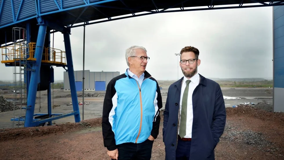 Mats Leifland och Hans Andersson utanför anrikningsverket i Kaunisvaara.