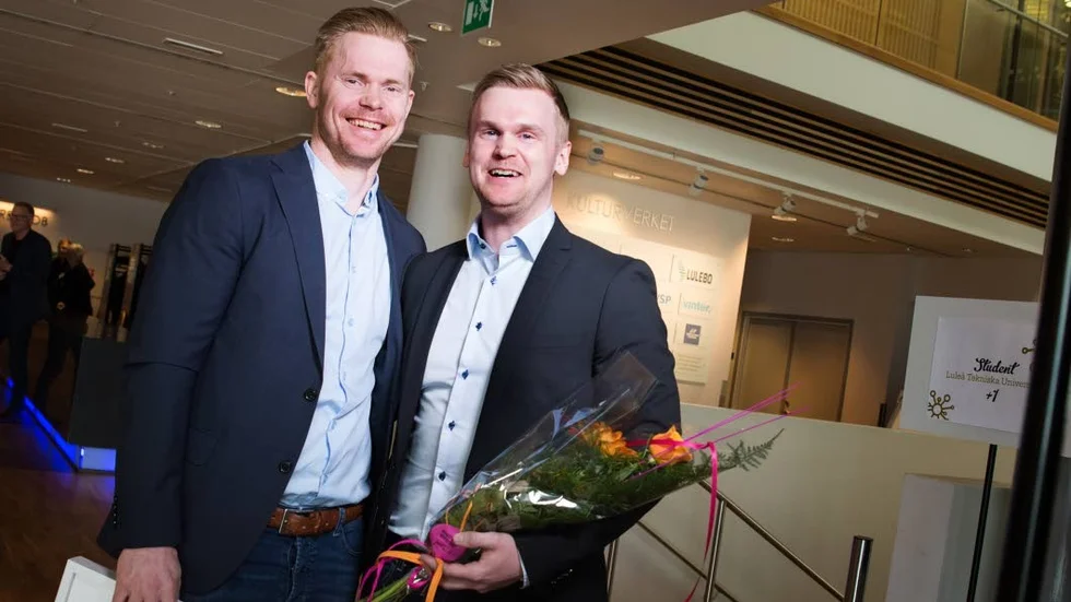 Bröderna Johan och Richard Arvidsson på Arvidssons Takstolar fick ta emot Luleå Kommuns företagarstipendium.
