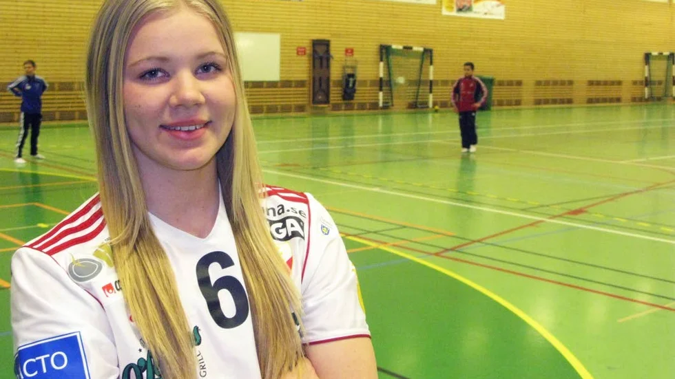 Efter moderklubben Rosersberg spelade Emma Fernis fem år i Skånela.