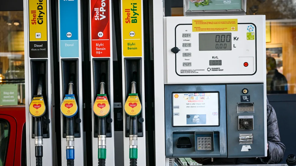 Reduktionsplikten haft brett stöd i riksdagen. Sju av åtta partier ställde sig i somras bakom en inblandning på 66 respektive 28 procents biodrivmedel i dieseln och bensinen till år 2030, skriver miljöpartisterna Marco Venegas och Björn Åslund.