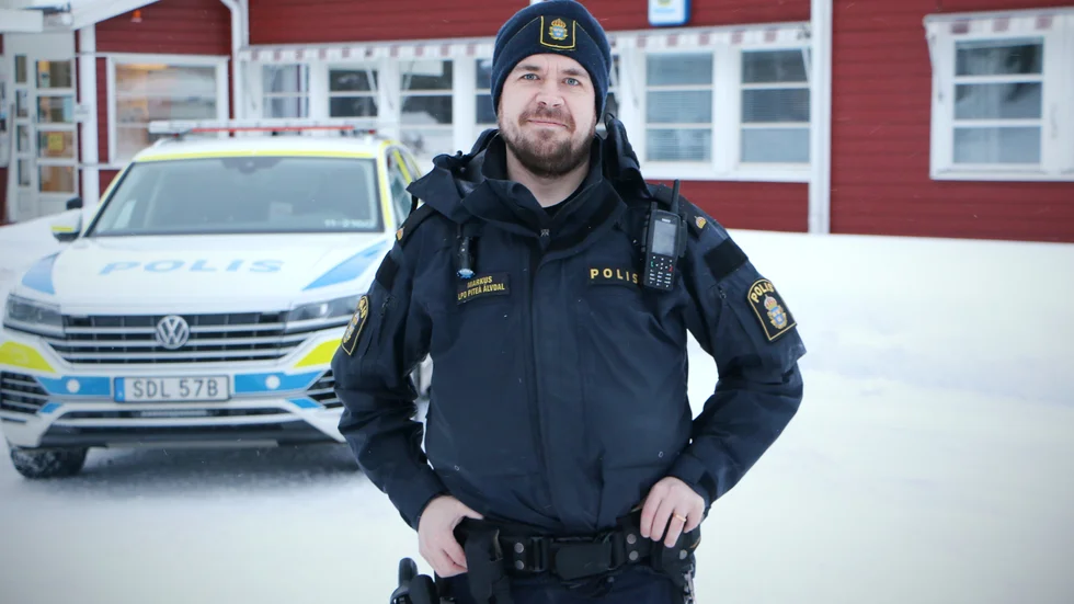 "Jag trivs att gå till jobbet. Jag har inte haft en tråkig dag hittills, man vet aldrig vad som väntar", säger polisassistent Markus Kallin.