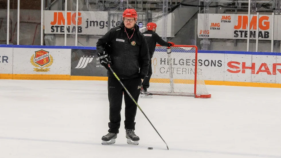 Jimmy Anderström har varit huvudcoach i Almtunas a-lag i bara tre matcher. Den fjärde hemma mot Västerås blir hans viktigaste.