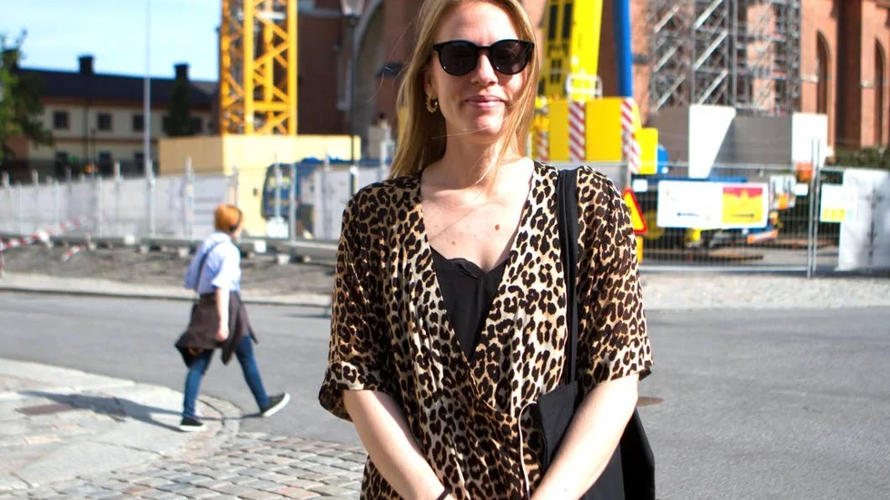 Rebecca Flodin var på väg för att äta lunch när hon stannade till och tittade på arbetet vid Domkyrkan.